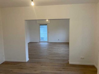 Neu renovierte  4-5 Raum-Wohnung mit Balkon in Seligenstadt