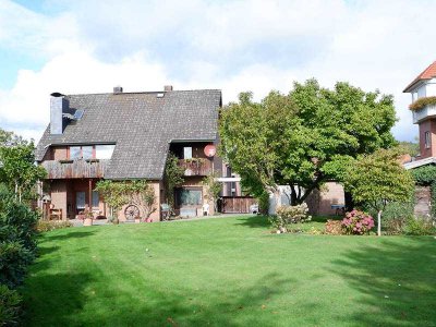 Zweifamilienhaus mit großem Grundstück (1.592 m²)