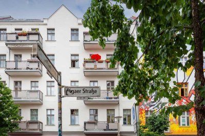 Hoch hinaus mit Ihrem Investment: Vorderhaus-Altbau-Wohnung in Friedrichshain.