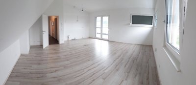 Großzügige 3-Zimmer-Dachgeschoß-Wohnung mit Dachterrasse und neuer Einbauküche zu vermieten!