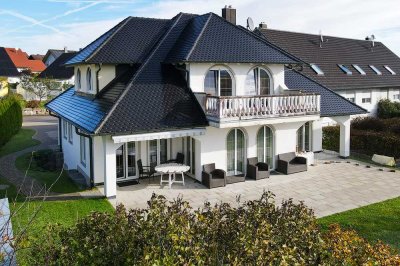 Villa mit gehobenem Wohnkomfort in exklusiver Ortsrand-Lage die begeistert