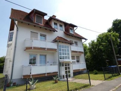 Helle 2-Raumdachgeschosswohnung mit Balkon und Stellplatz