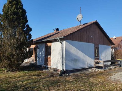 -Fuchstal-Seestall- Renovierungsbedürftiger Bungalow mit großem Grundstück in ruhiger Lage