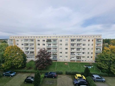 Schmucke Zweiraumwohnung mit Einbauküche und Balkon!