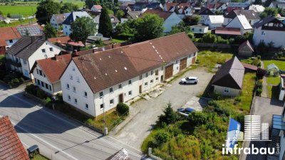 Alter Bauernhof zu verkaufen!
Haus mit Bauernstadl und Garagen!