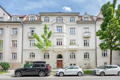 Individuell gestaltbare 5,5-Zimmer-Altbau-Wohnung. Herrschaftlich und absolut hell.