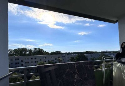 ATTRAKTIVE KAPITALANLAGE | 6. OG mit Ausblick | gut vermietete 4-Zimmer-Whg. | EBK | Balkon | Lift