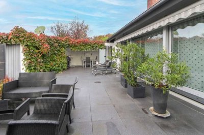 Großzügiges und sehr gepflegtes EFH mit ELW, Sauna, weitläufigem Garten sowie sehr großer Terrasse