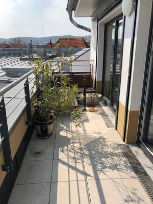 Dachterrasse, Parkett, zwei Bäder, TG-Stellplatz - Geräumige 3-Raumwohnung in Toplage!