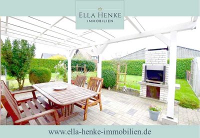 Sehr gepflegtes, freistehendes Einfamilienhaus mit Kamin + Garage in ruhiger Lage.