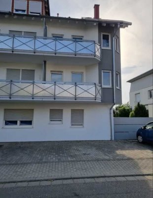 Gepflegte 2-Zimmer-Wohnung mit Balkon und Einbauküche in Östringen