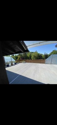 Traumhafte Maisonettewohnung mit Dachterrasse, Garten und Garage