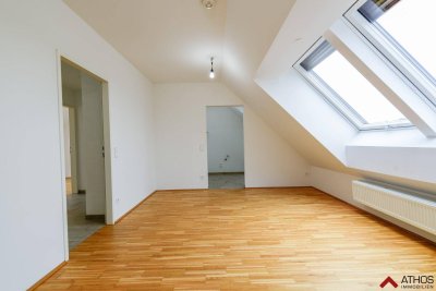 Helle Dachgeschoßwohnung mit Balkon im Welser Zentrum