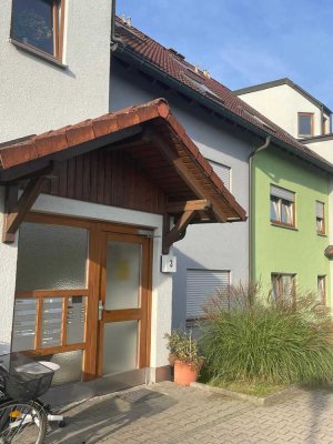 Moderne Erdgeschosswohnung mit Garten und Tiefgaragen-Stellplatz