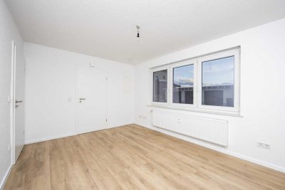 Moderne 1,5-Zimmer-Wohnung mit kleinem Balkon und direktem Gartenzugang