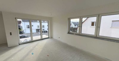 *Erstbezug* Moderne & helle 3-Zimmer Wohnung mit Balkon, EBK und 2 Stellplätzen in Metzingen