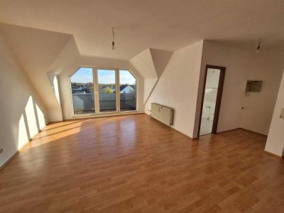 Schöne helle 2 Zimmer Wohnung mit Balkon