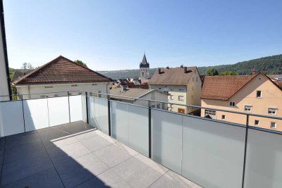 Schöne Dachgeschosswohnung mit Südbalkon, Klimaanlage und EBK