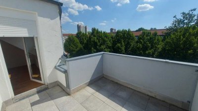 ***Tolle Dachgeschoßwohnung mit Dachterrasse und Stellplatz**