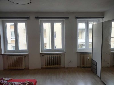 1090.0 € - 70.0 m² - 2.5 Zi. 
Super zentrale 2,5 Zimmer-Wohnung in Bonn Zentrum mit Einbauküch