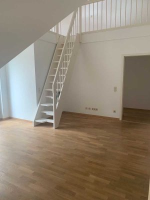 helle 3,5 Zimmer Maisonette mit Galerie und kleiner Dachterrasse