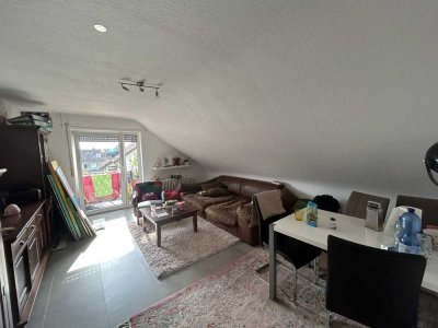 Charmante Dachgeschosswohnung mit Sonnenbalkon in Grötzingen