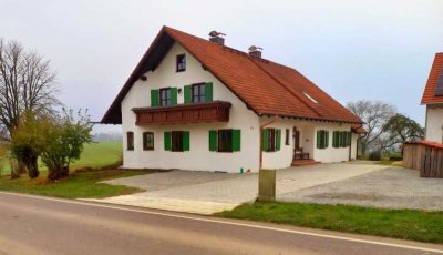 Stilvolle 4-Zimmer-Dachgeschosswohnung mit gehobener Innenausstattung mit Balkon in Gerolsbach