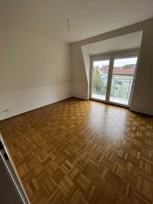 Helle 4-Zi.-Wohnung mit Balkon und Aufzug