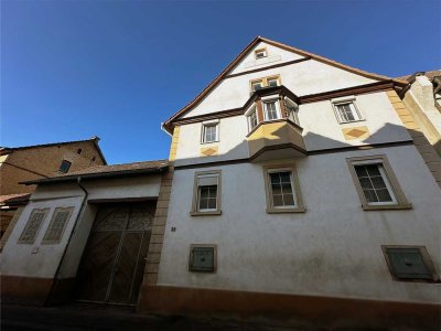 Sanierungsbedürftige Fachwerkhofreite mit großzügiger Scheune, Innenhof & Garten in Feldrandlage