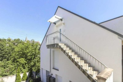 Sofort bezugsfreie, moderne 3-Zimmer-Wohnung mit eigenem Eingang und Balkon