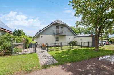 Provisionsfrei – Familienfreundliches Haus mit großem, sonnigem Garten und Einliegerwohnung