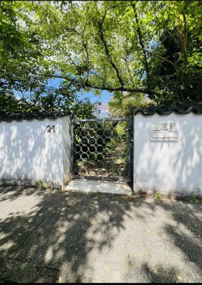 Besonderes Haus mit naturnahem Garten