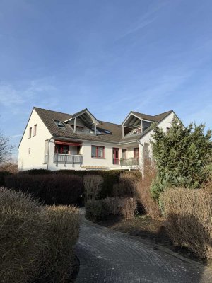 Helle Dachgeschosswohnung mit Grünblick