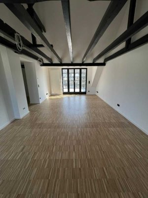 moderne 2 Zimmerwohnung | Dachbalken | Balkon | Köln-Lindenthal