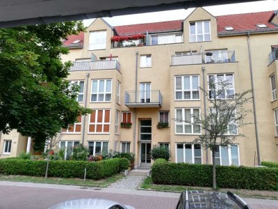 Gepflegte Wohnung mit zwei Zimmern sowie Balkon und Einbauküche in Teltow