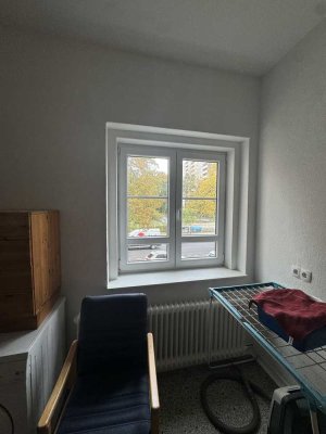 Gepflegte 1 - Zimmer Wohnung mit gutem Schnitt