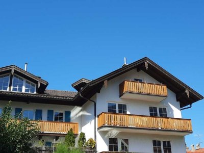 Herrlicher Blick in interessanter Ortsrandlage:
3 1/2 Zimmer-Eigentumswohnung in Aschau im Chiemgau