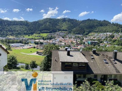 Charmantes Zweifamilienhaus in idyllischer Hanglage mit Weitblick in Wolfach