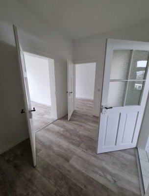 + Ansprechende 2-Zimmer-Wohnung mit Balkon in Gera +