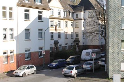 Große Familienwohnung mit zwei Bädern und Rheinblick!!!