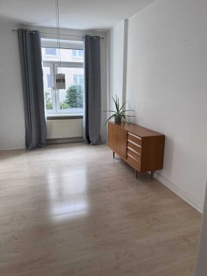 Schöne und helle 4-Raum-Wohnung mit EBK und Balkon in Braunschweig