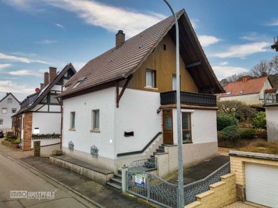 Freist. fam.-freundl. EFH mit Garten und Garage in Clausen