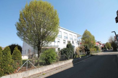 Neuwertige 3-Zimmer-Maisonette-Wohnung mit Balkon, Terrasse und Garten in Renningen