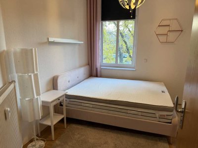 Möblierte 2-Zimmer-Wohnung mit gehobener Innenausstattung mit Balkon und EBK in Erfurt