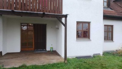 Ansprechende 2-Zimmer-Wohnung mit Einbauküche und Garten in Burgheim