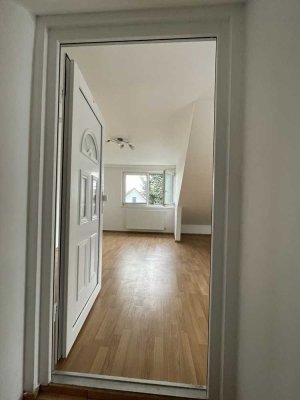 Modernisierte 2,5-Zimmer-Wohnung mit Balkon und EBK in Bad Homburg