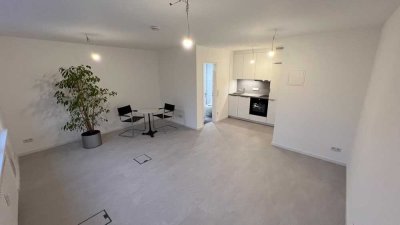 Erstbezug nach Modernisierung / Sanierung teilmöblierte Wohnung 1 Zimmer 32 qm + Garage