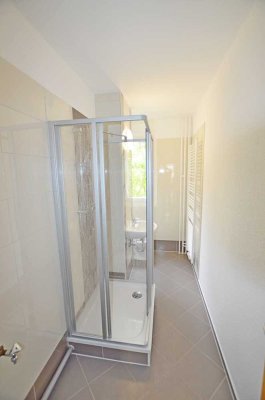 sanierte 3-Raum-Wohnung mit Aufzug, Dusche, Balkon, PKW-Stellplatz! Bezug ab 01.02.25 möglich!