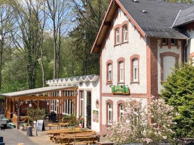 Wohn- und Geschäftshaus,
Gasthaus mit großem Biergarten,
Privathaus zum extravagantem wohnen