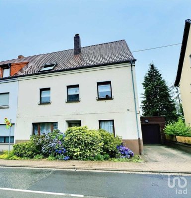 Ein-bis Zweifamilienhaus  mit potenzial,  2 Garagen, Garten, in 66589 Merchweiler / Wemmetsweiler